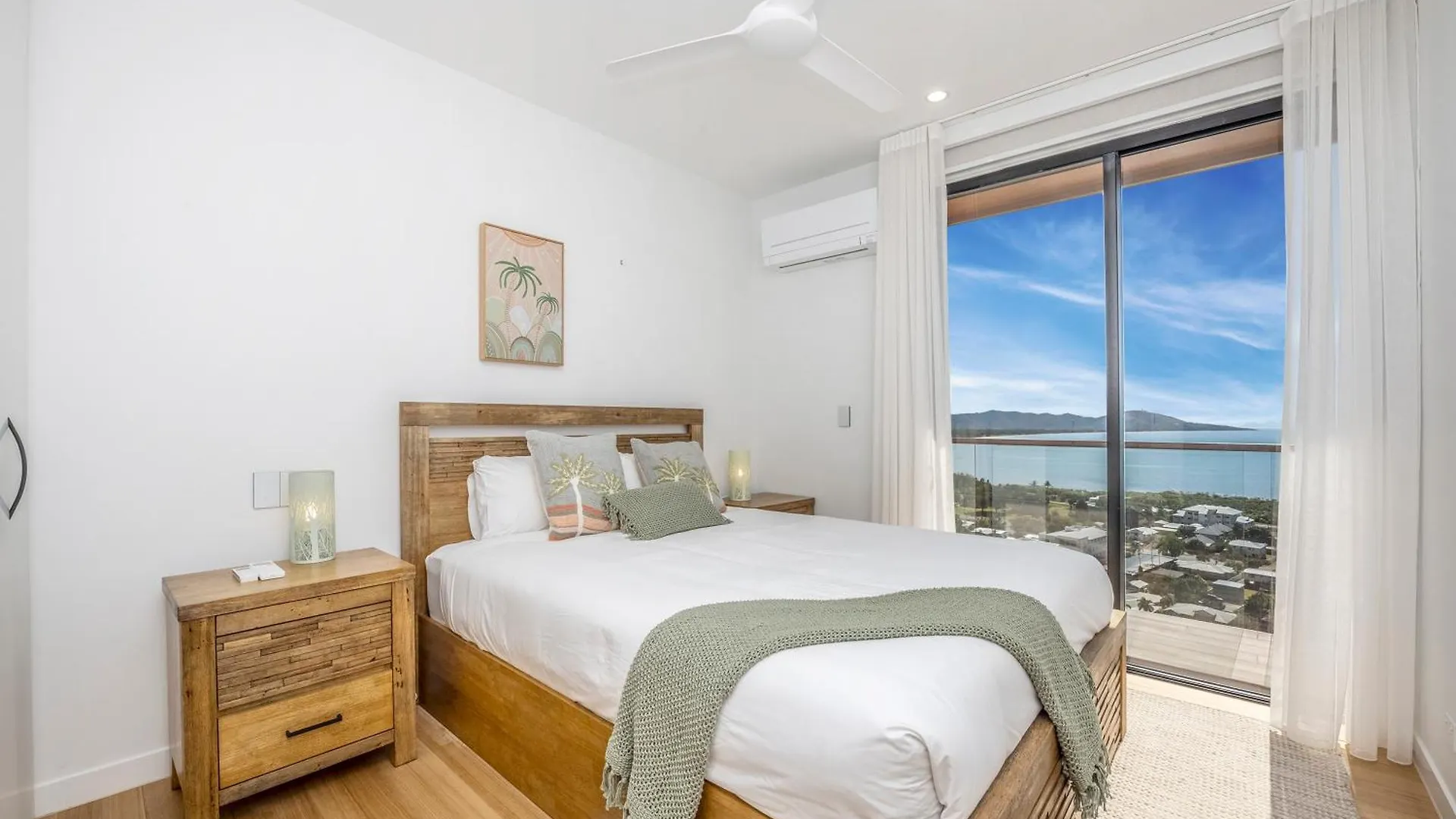Incredible Views, Open Spaces, Holiday Villa Townsville