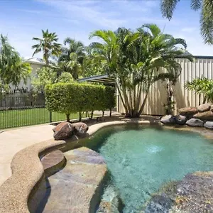  Holiday home Family Oasis For Christmas In