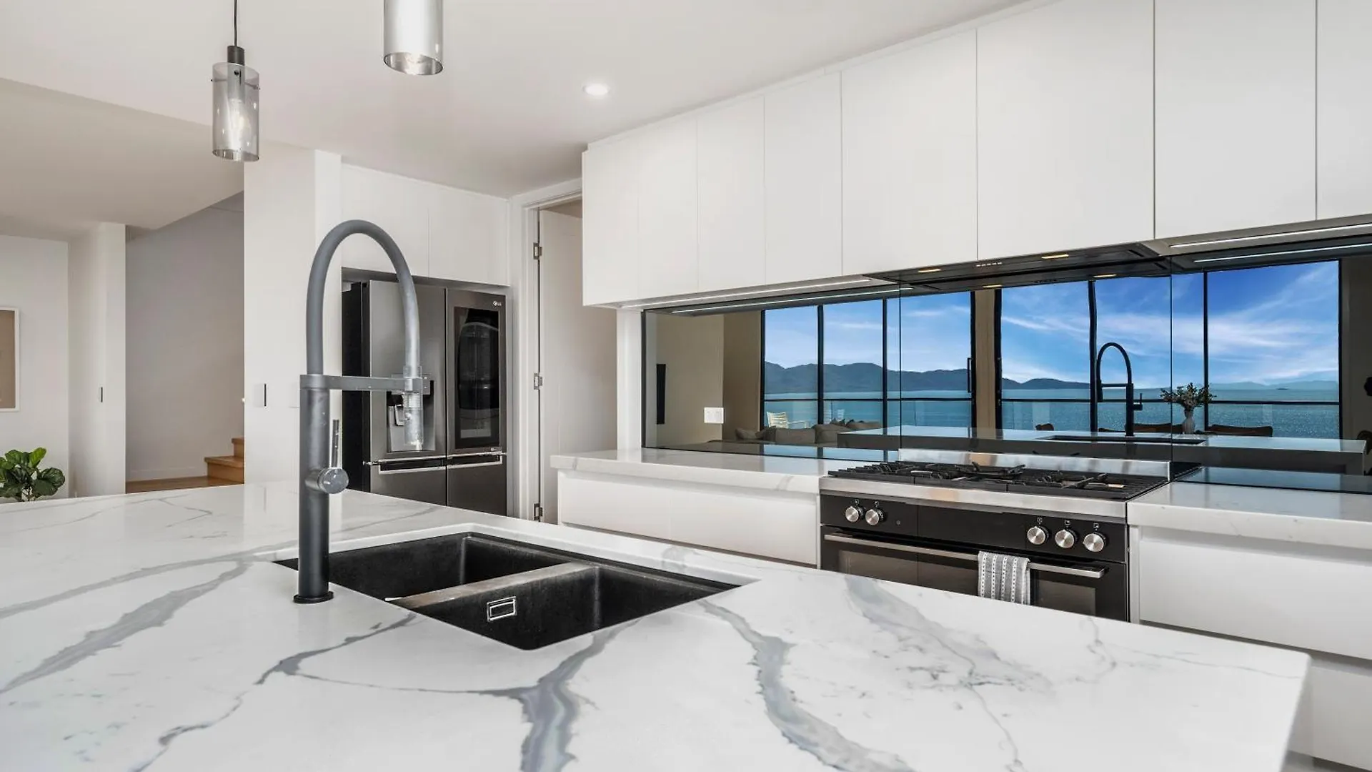 Incredible Views, Open Spaces, Holiday Villa Townsville Apartment