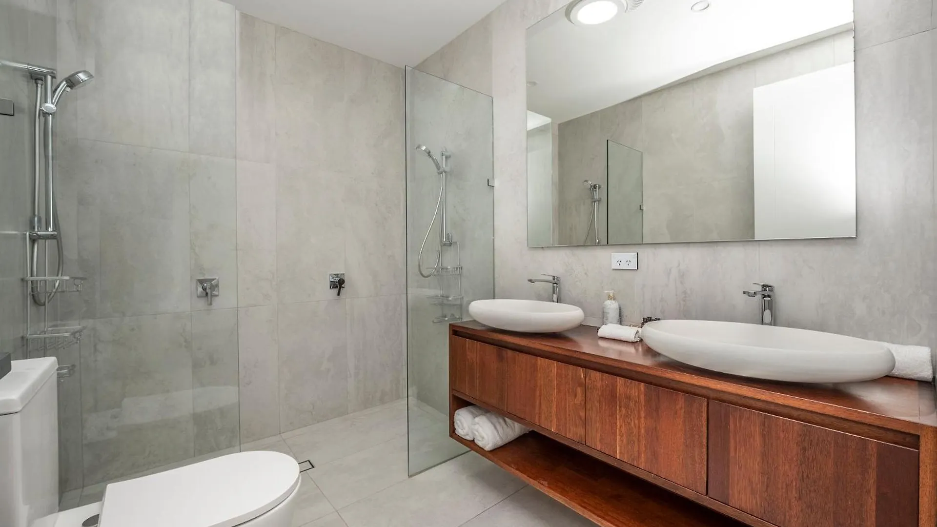Incredible Views, Open Spaces, Holiday Villa Townsville Apartment