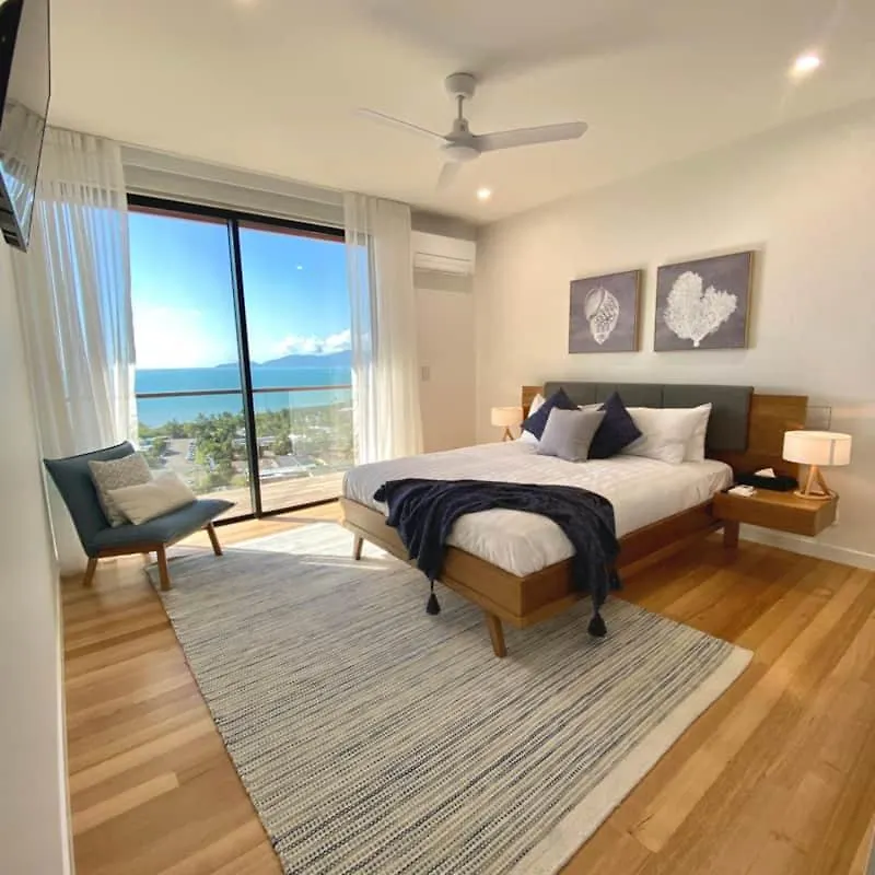 Incredible Views, Open Spaces, Holiday Villa Townsville Apartment